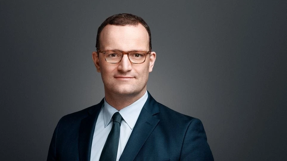 Γενς Σπαν: Ο ομοφυλόφυλος υπουργός Υγείας πιθανός διάδοχος της Μέρκελ